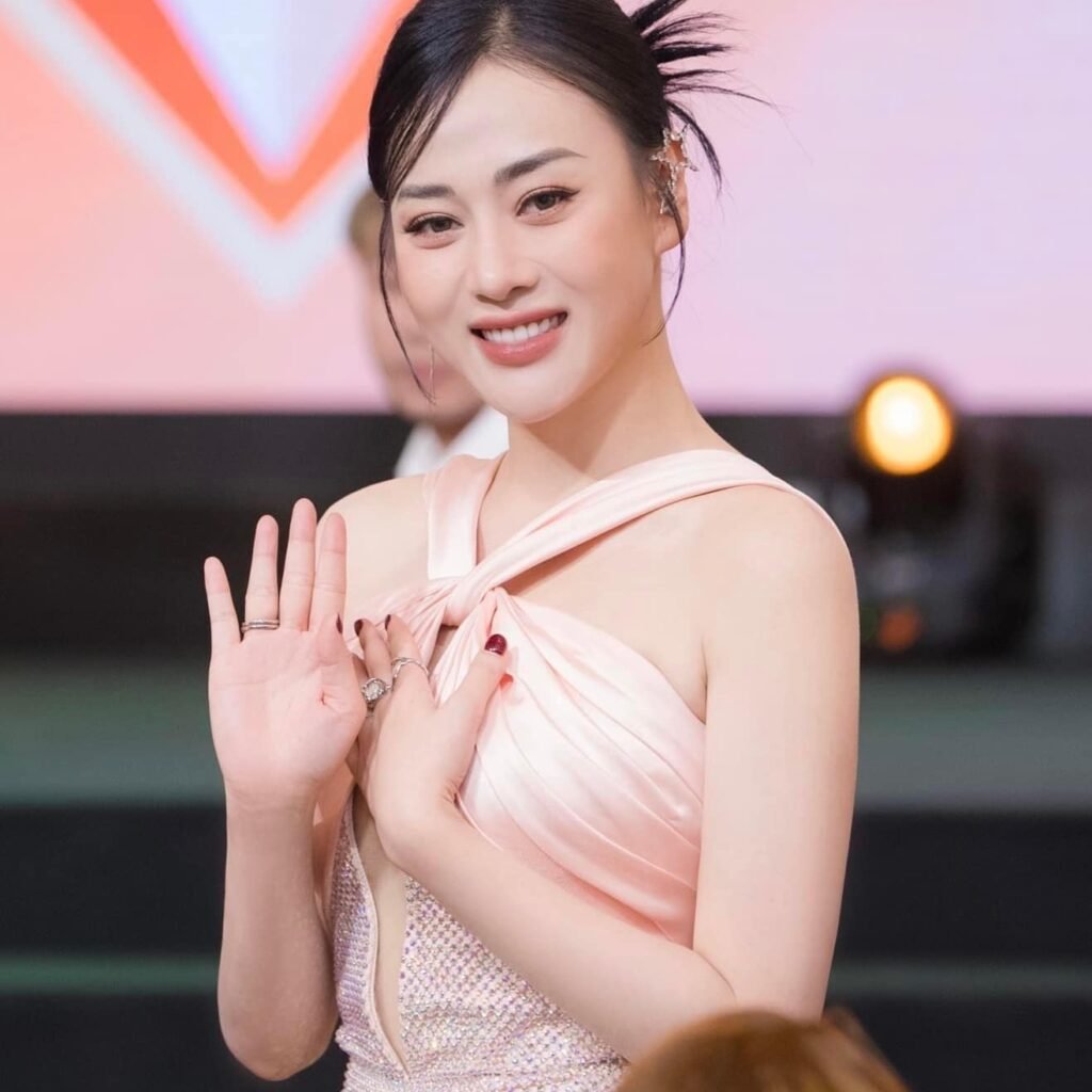 Ảnh Những Cô Gái Đẹp Tỏa Sáng Tuổi Thiếu Niên Với Vẻ Đẹp Tự Nhiên Và Phẩm Chất Đặc Biệt