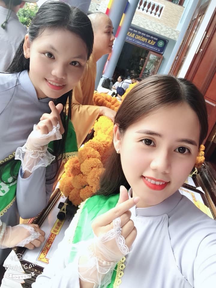 Gái Xinh Cute Đeo Kính Vẻ Đẹp Truyền Thống Tỏa Sáng Qua Từng Khung Hình